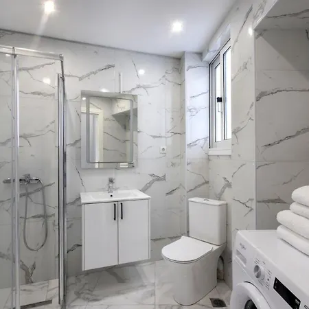 Apartment Kasomouli93- Vibrant Renov 2br Space In The Heart